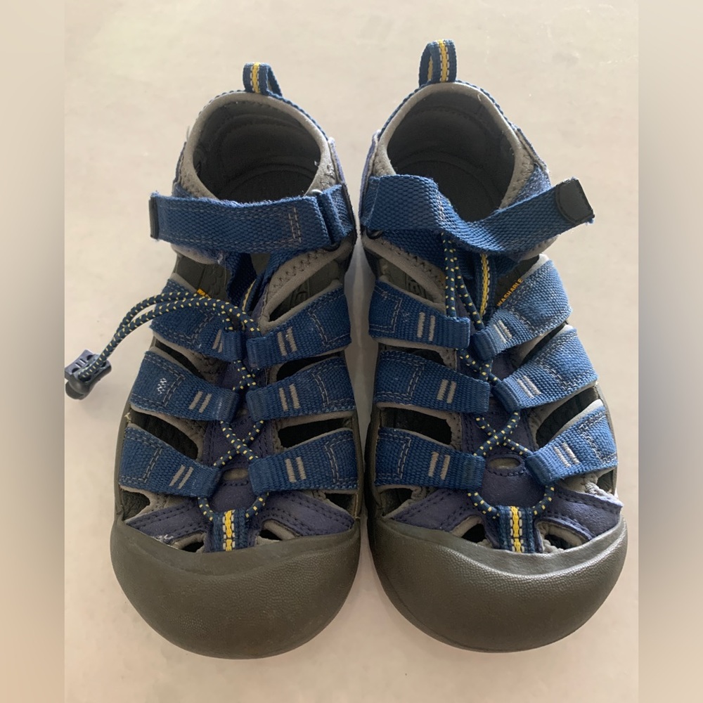 Keen water shoes size 3